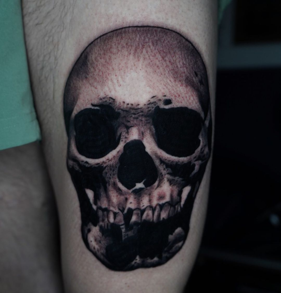 Black and grey skull tattoo by Ben Spear at Inkcredible Tattoo
