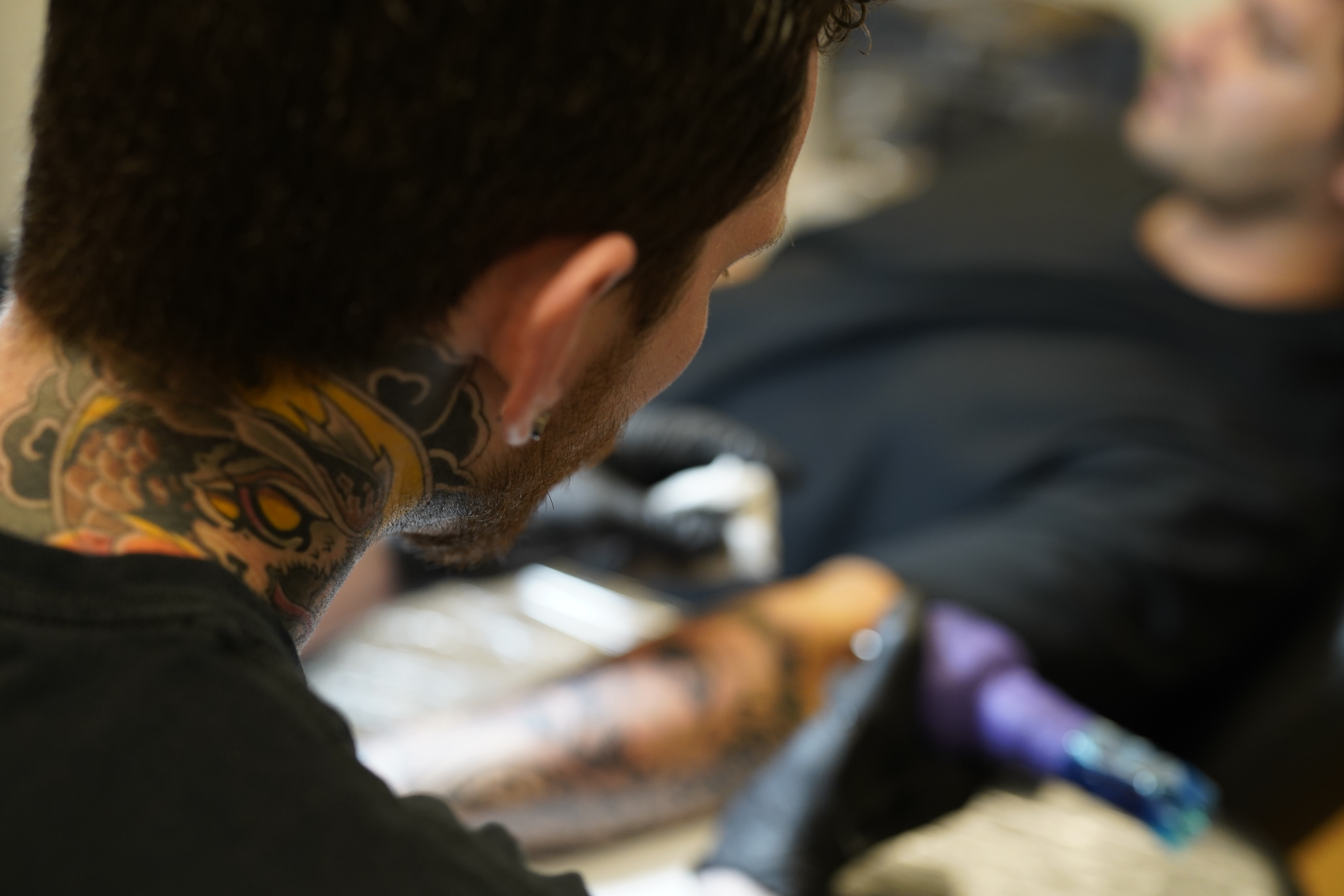 Ben Spear tattooing a client at Inkcredible Tattoo Studio in Virginia Beach